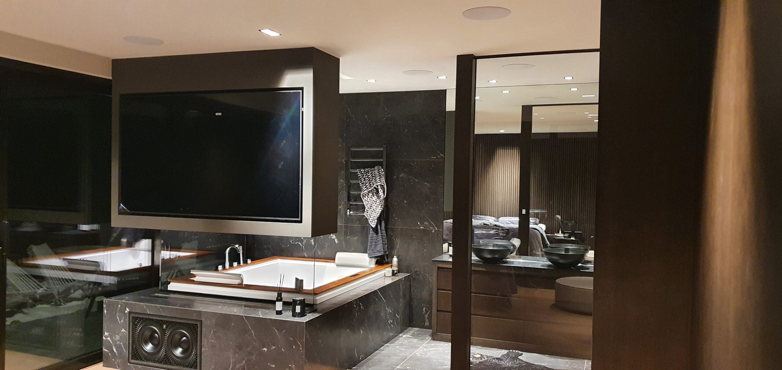 Lyd i flere rom Norefjell 63 høyttalere 16 soner